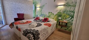 1 slaapkamer, een kluis op de kamer, een strijkplank/strijkijzer