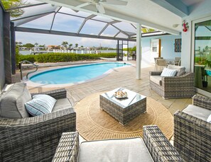 Pool - CAPRI PARADISE! Beautiful waterfront home. Private heated pool and dock (Naples)
