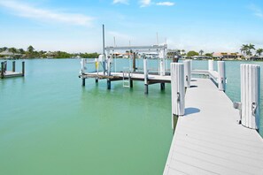 Marina - CAPRI PARADISE! Beautiful waterfront home. Private heated pool and dock (Naples)