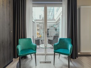 Standard Studio | In-room safe, blackout curtains, soundproofing, iron/ironing board