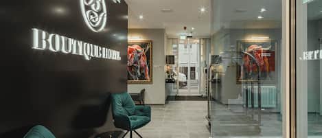 Coin salon dans le hall