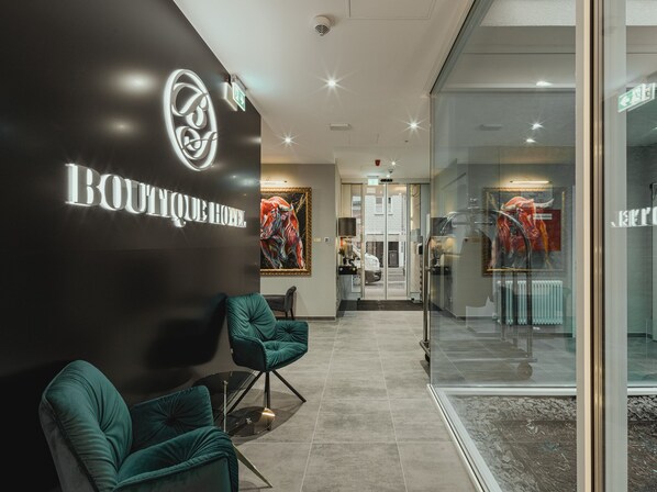 Coin salon dans le hall