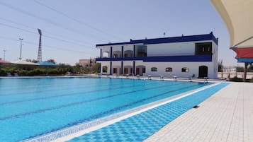 3 albercas al aire libre