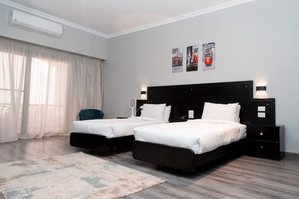 1 bedroom, Egyptian cotton sheets, premium bedding, blackout curtains