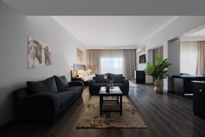 Premium Suite | Egyptian cotton sheets, premium bedding, blackout drapes