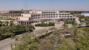 Front of property - Assiut Cement Hotel (Assiut)
