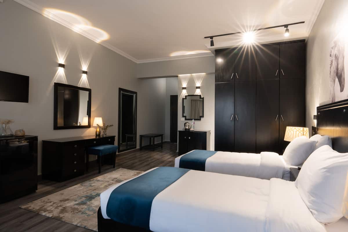 1 bedroom, Egyptian cotton sheets, premium bedding, blackout curtains