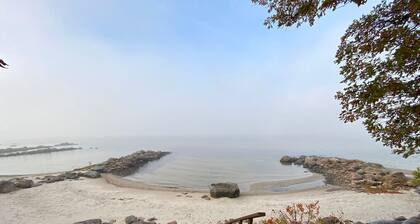 Beautiful lakefront cottage 1 hr North of Winnipeg