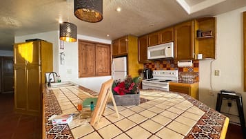 Fridge, microwave, oven, coffee/tea maker