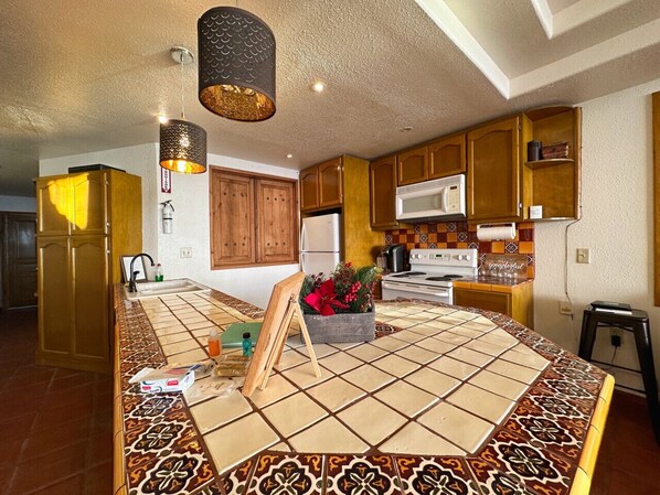 Fridge, microwave, oven, stovetop