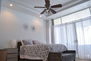 3 bedrooms, desk, WiFi, bed sheets