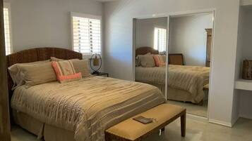 3 bedrooms, desk, iron/ironing board, WiFi