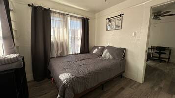 3 bedrooms, desk, iron/ironing board, WiFi
