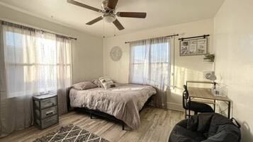 3 bedrooms, desk, iron/ironing board, WiFi