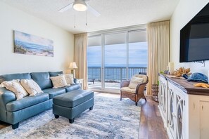 Televisión, reproductor de DVD, futbolito y tenis de mesa 