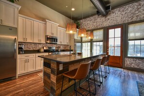 Fridge, microwave, oven, stovetop - Inlet Summer - Two Bedroom, Two 1/2 Bath Townhome (Murrells Inlet)