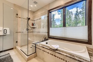 Badekar, hårføner og håndklær