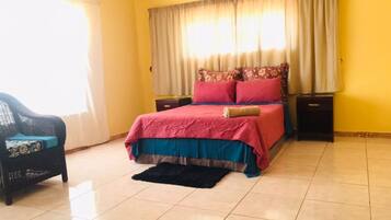 5 bedrooms, WiFi, bed sheets