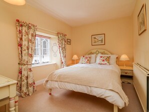 2 bedrooms, individually decorated, individually furnished
