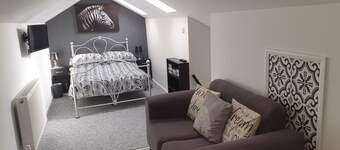 Welsh/Shropshire border Pant, Brand new Annex self contained private entrance.