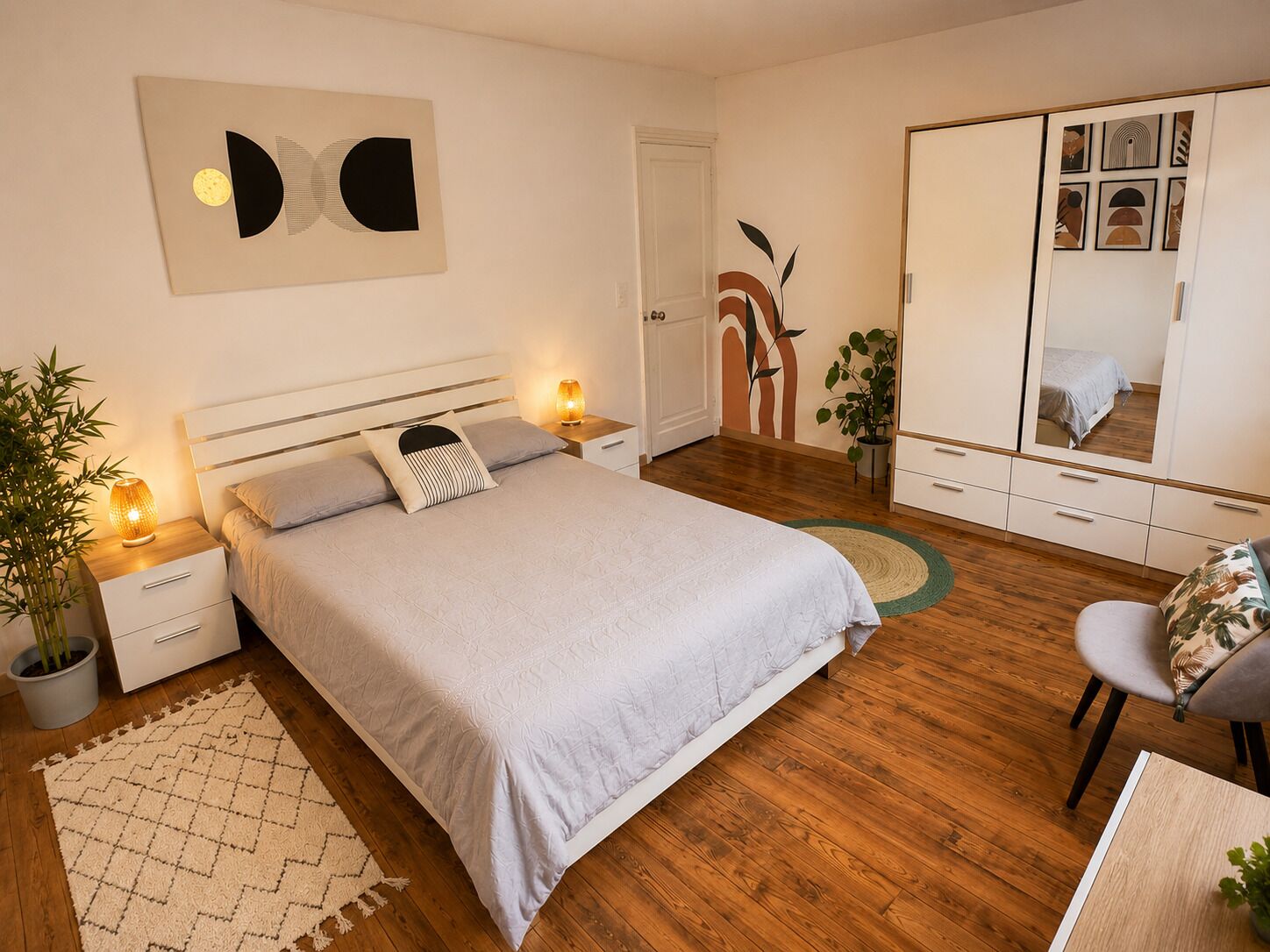 3 chambres, fer et planche à repasser, lit de bébé portatif