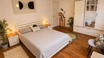 3 chambres, fer et planche à repasser, lit de bébé portatif