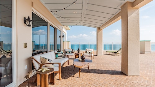 PENTHOUSE!!!  Huge private patio with two fountains!
