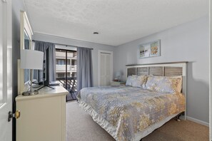 2 bedrooms, iron/ironing board, free WiFi, bed sheets - Recently renovated condo across street from beach + Free Attraction Tickets! (Myrtle Beach)