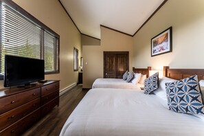 3 bedrooms, premium bedding, WiFi, bed sheets - Mountain & Golf Course Views, & Minutes to Ski Lifts! PET FRIENDLY! (Keystone)