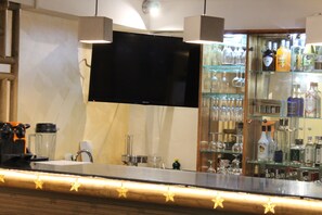 Bar (trong khuôn viên)
