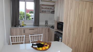 Estudio superior | Ropa de cama hipoalergénica, minibar, caja fuerte