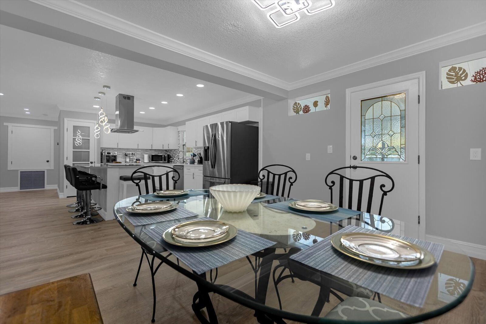 Private home with heated pool & hot tub close to beaches ,parks , and