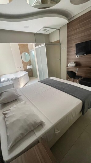 Suite | Premium bedding, memory foam beds, individually decorated - Living Hotel Flex Inn (São Paulo)