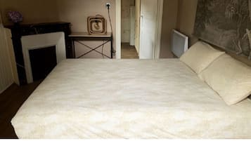 1 slaapkamer, een bureau, een strijkplank/strijkijzer, gratis wifi