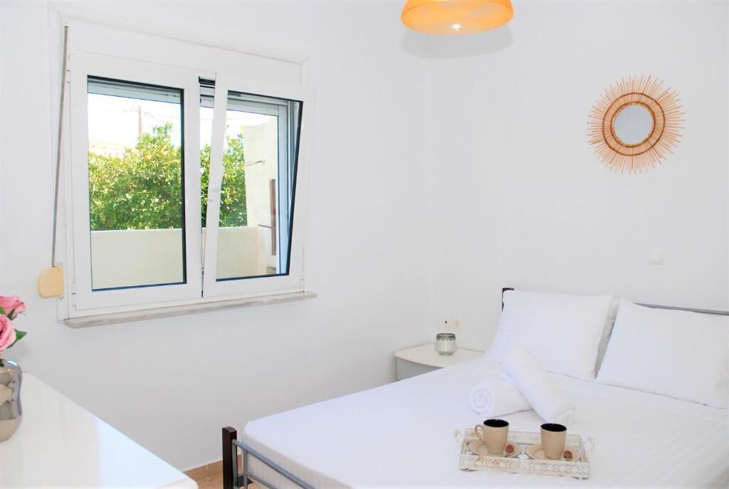 2 bedrooms, iron/ironing board, WiFi