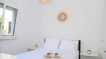 2 bedrooms, iron/ironing board, WiFi