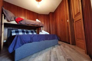 3 soverom, strykejern/-brett, wi-fi og sengetøy