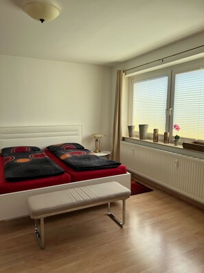 2 bedrooms, desk, iron/ironing board, travel crib