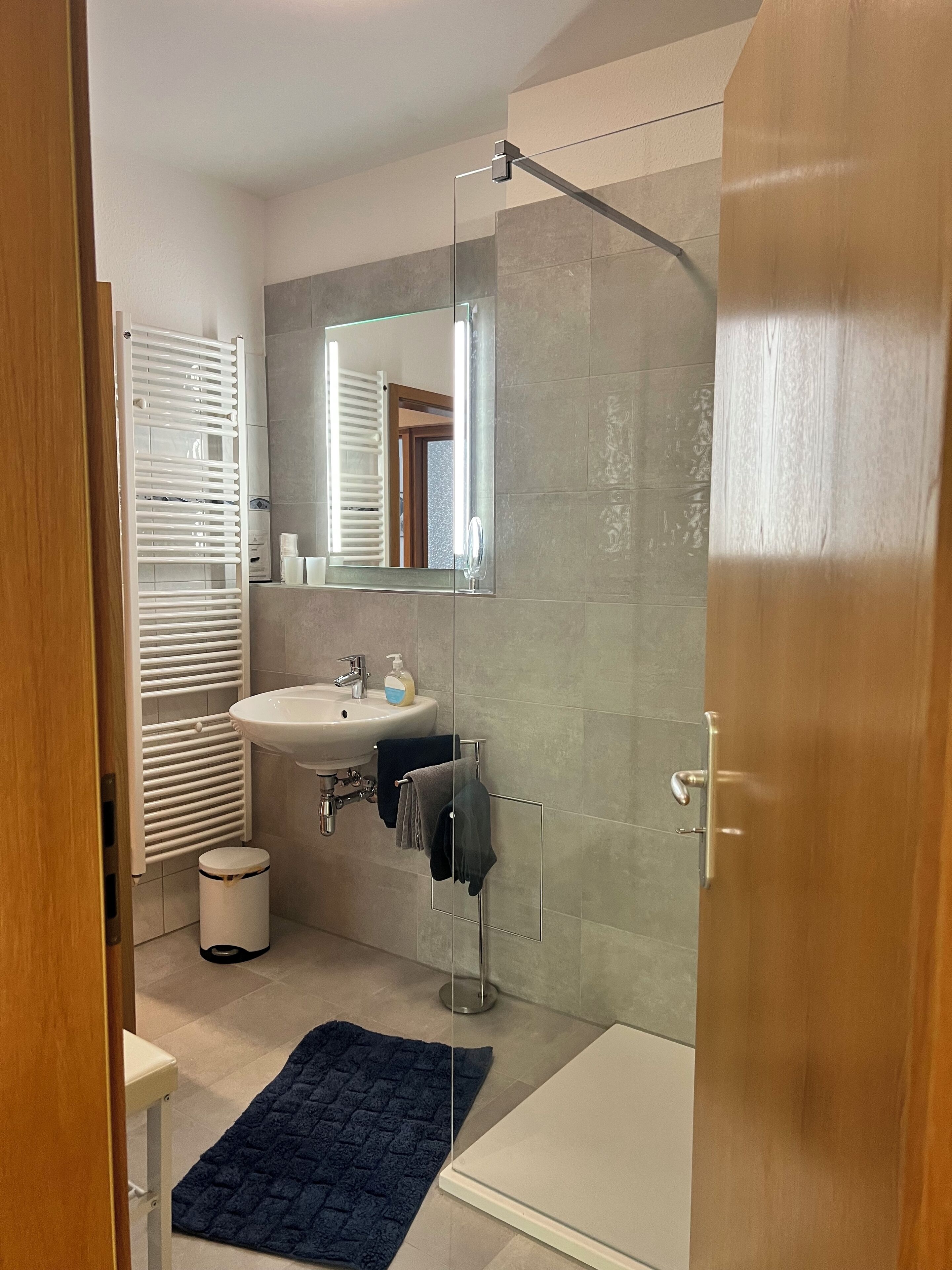 Combined shower/tub, hair dryer, towels, soap