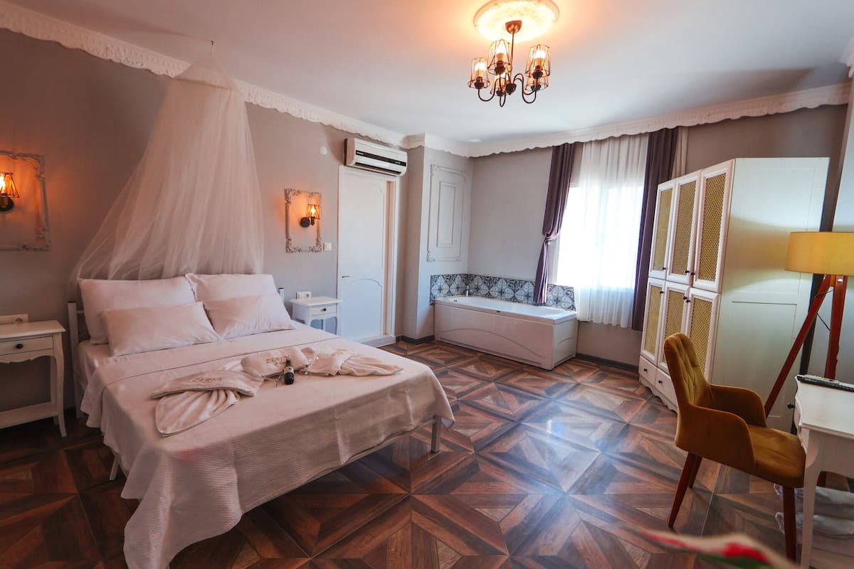Elite Room
