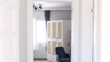 Habitación Elite | Ropa de cama de alta calidad, wifi gratis, decoración individual