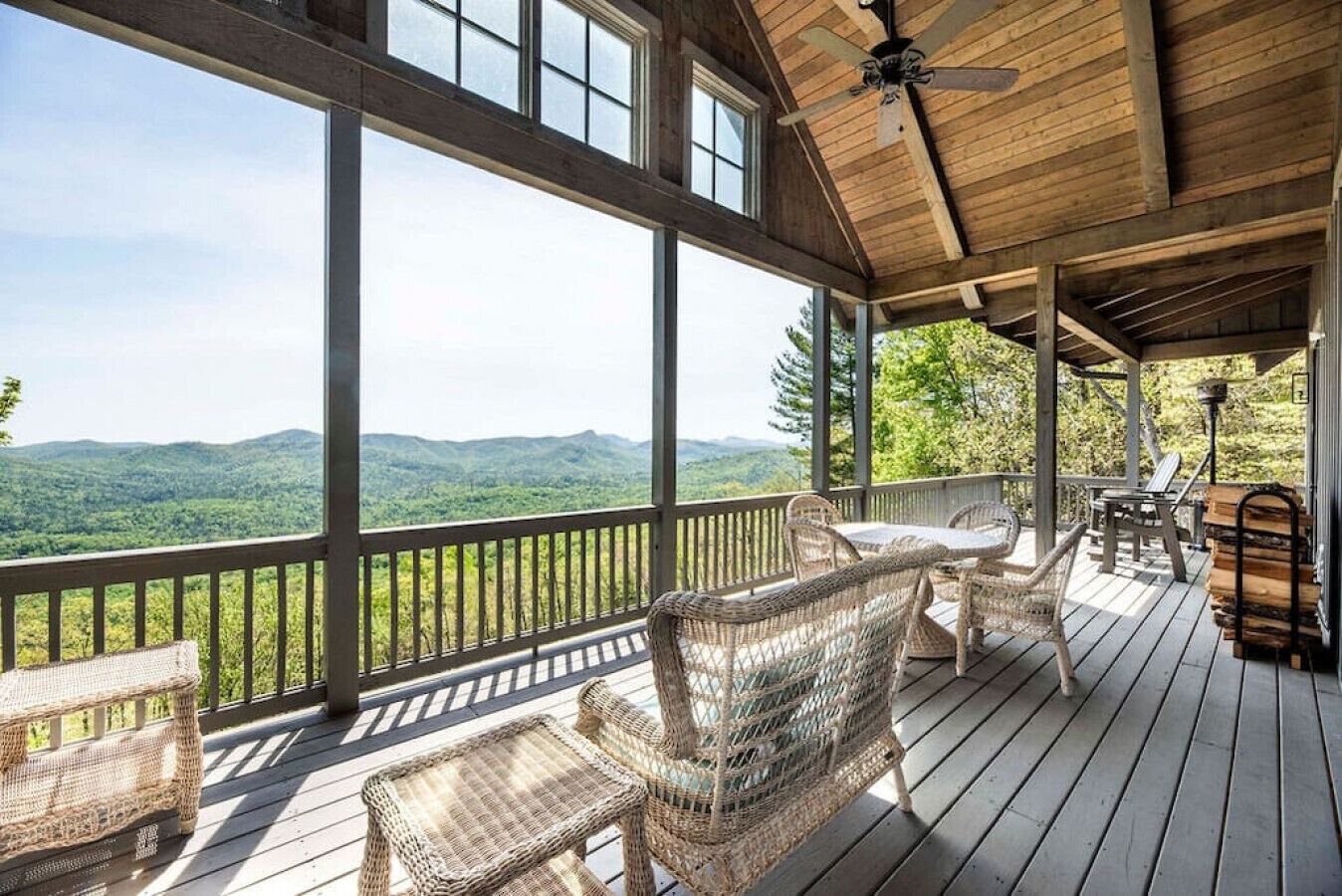Uninterrupted mountain views, 18 minutes to Cashiers, 14 minutes to Lake Toxaway and 30 minutes to Brevard! Luxury home in Preserve at Rock Creek with 410 acres of preserved land, private hiking trails, and tons of wildlife.