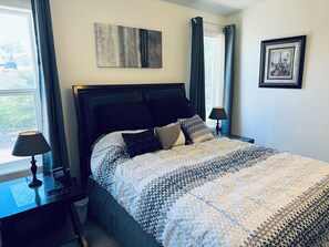 3 slaapkamers, een strijkplank/strijkijzer, gratis wifi, beddengoed