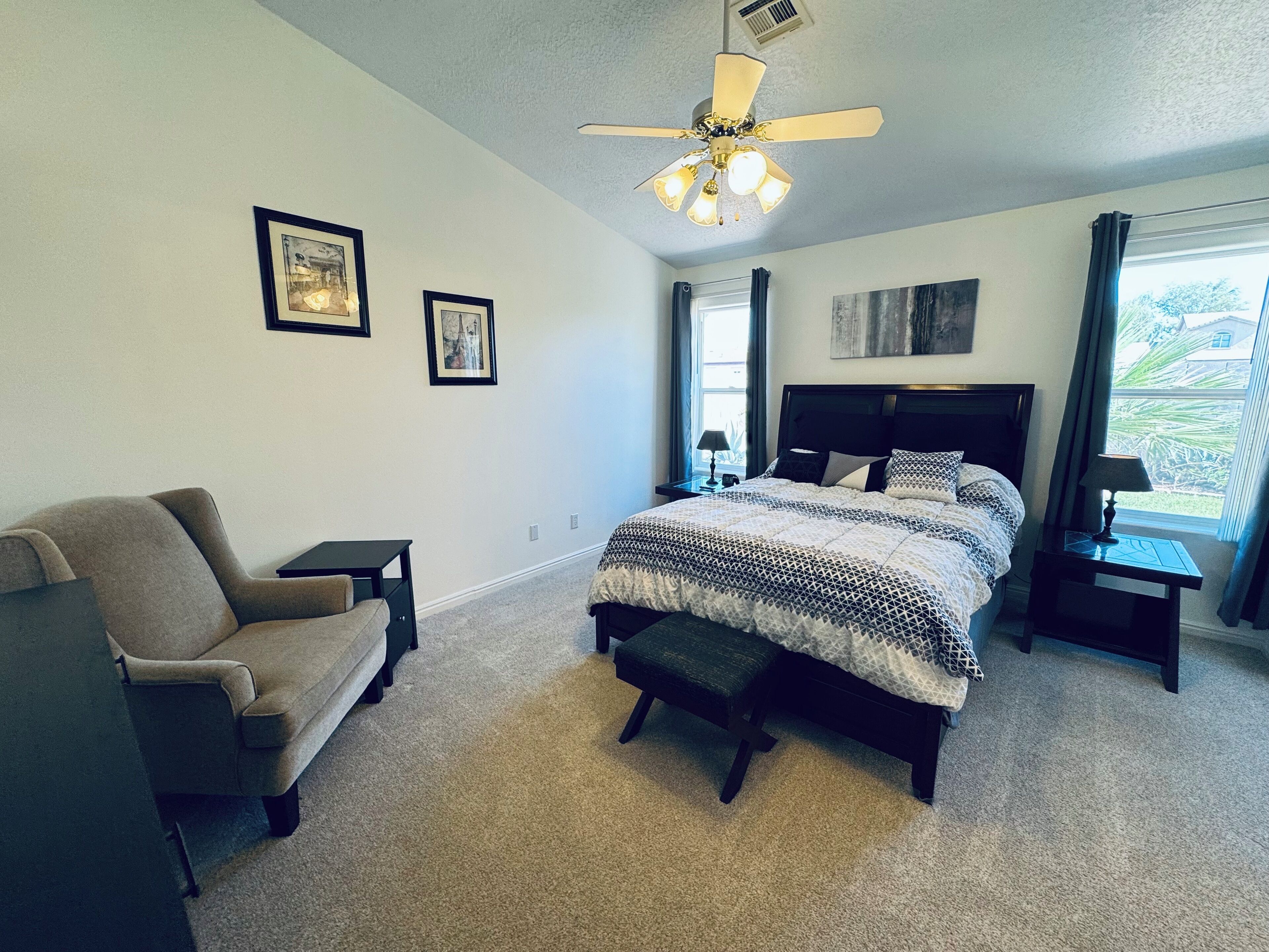 3 bedrooms, iron/ironing board, WiFi (free), bed sheets