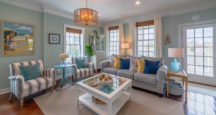 Above It All Condo with Rooftop Deck & Bay Views