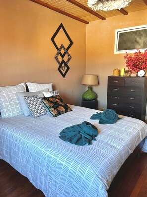 3 bedrooms, desk, iron/ironing board, travel cot