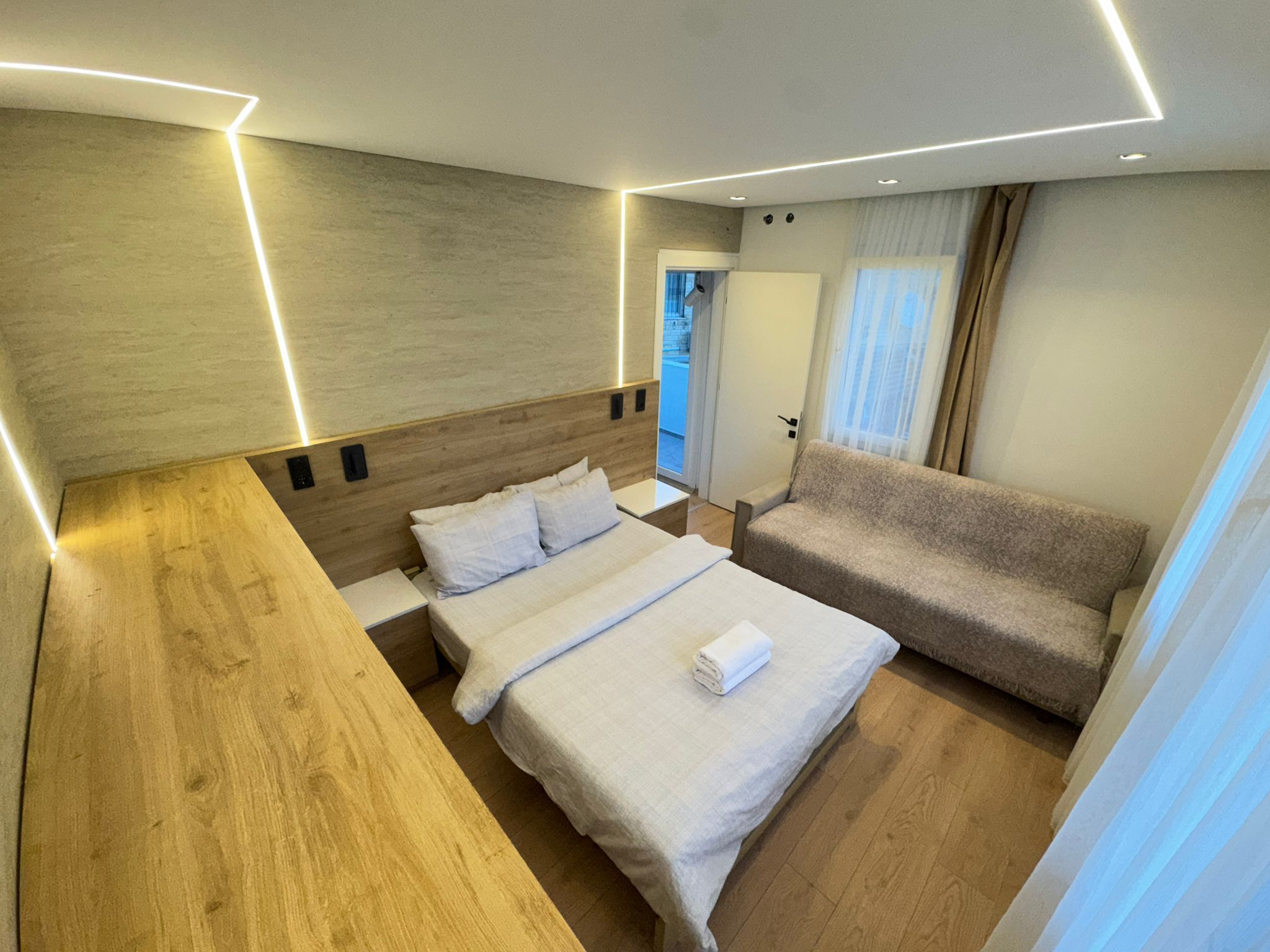 บ้านดีลักซ์ | โต๊ะทำงาน, Wi-Fi ฟรี, ผ้าปูที่นอน