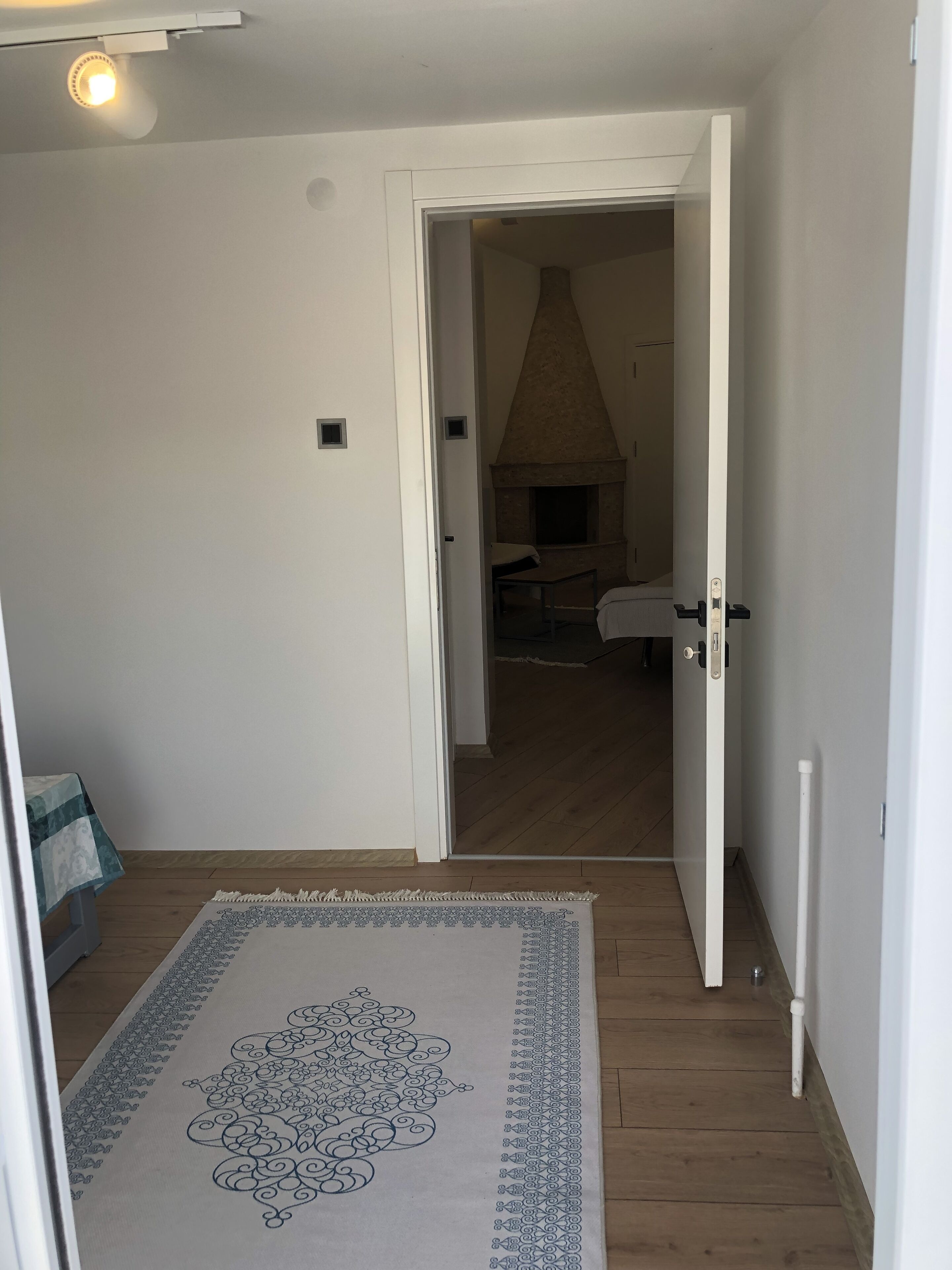 Escritorio, wifi gratis y ropa de cama 