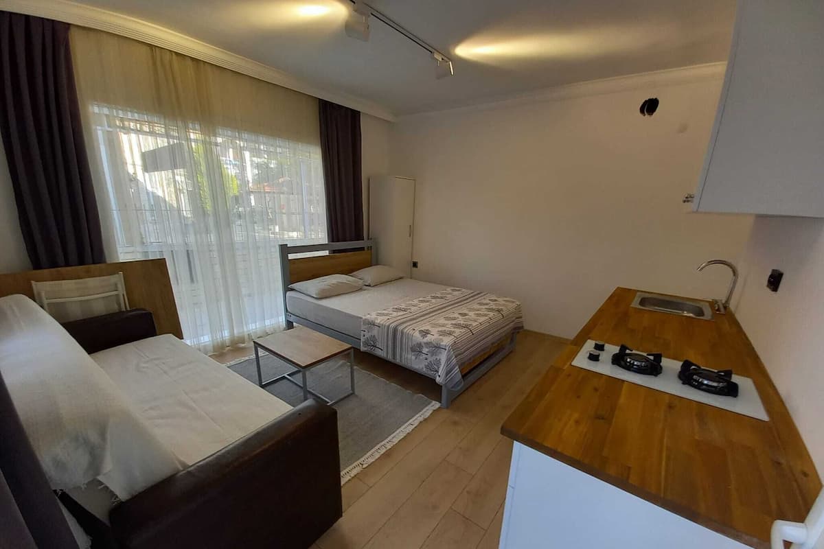 Superior House | 2 bedrooms, desk, free WiFi, bed sheets