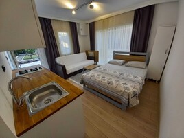 Casa superior | Escritorio, wifi gratis, ropa de cama